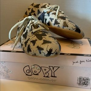 Goby women’s oxfords, size 9